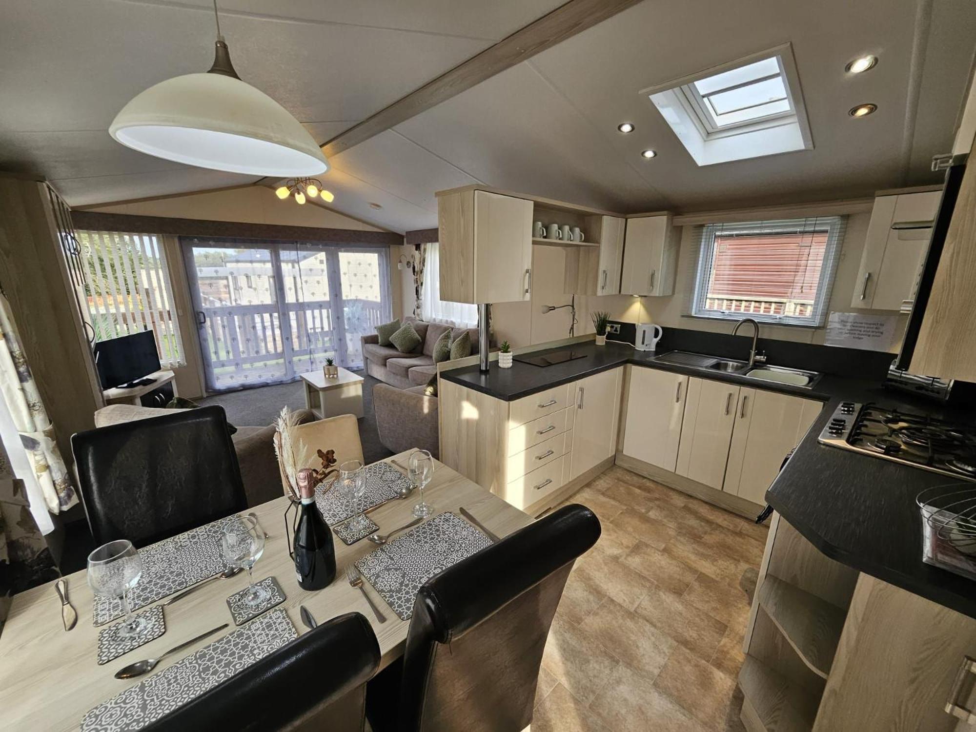Applegrove Country Park, Scarborough With Private Hot Tubs