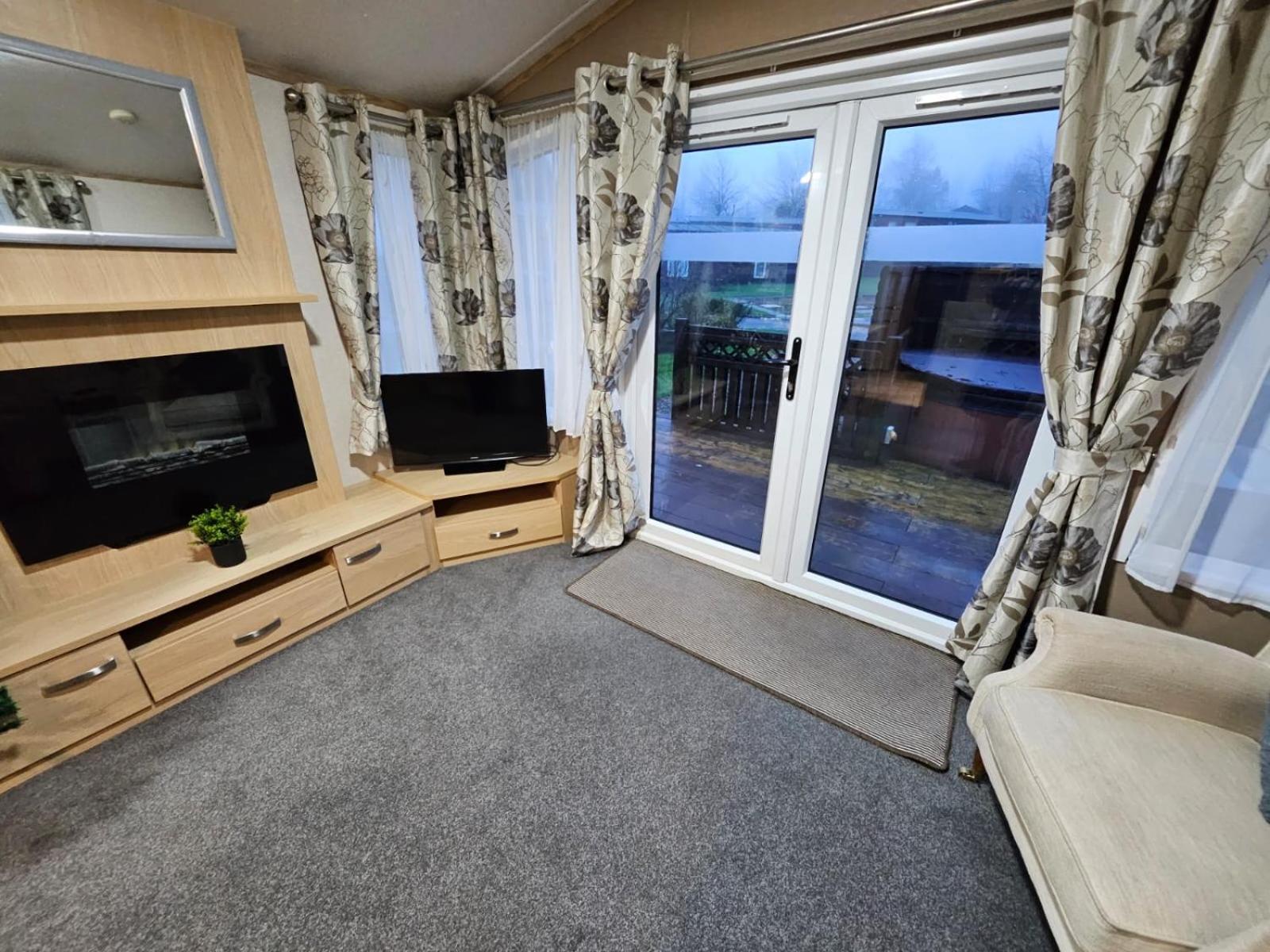 Applegrove Country Park, Scarborough With Private Hot Tubs Burniston