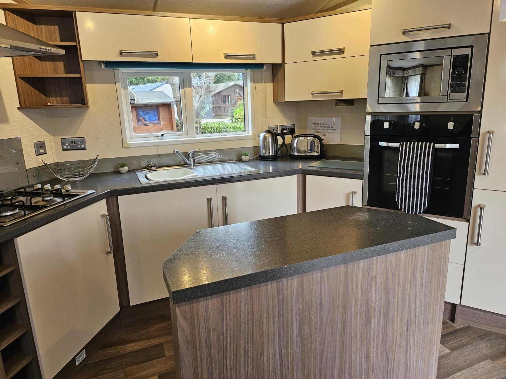 Applegrove Country Park, Scarborough With Private Hot Tubs